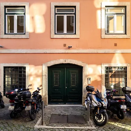 Whome Elegant Chiado Retreat Comfort In Lisbon's Heart Apartmán *